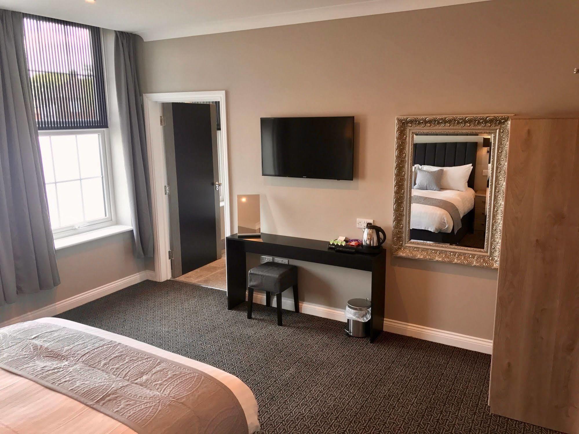 The Raven Hotel Corby Exteriér fotografie