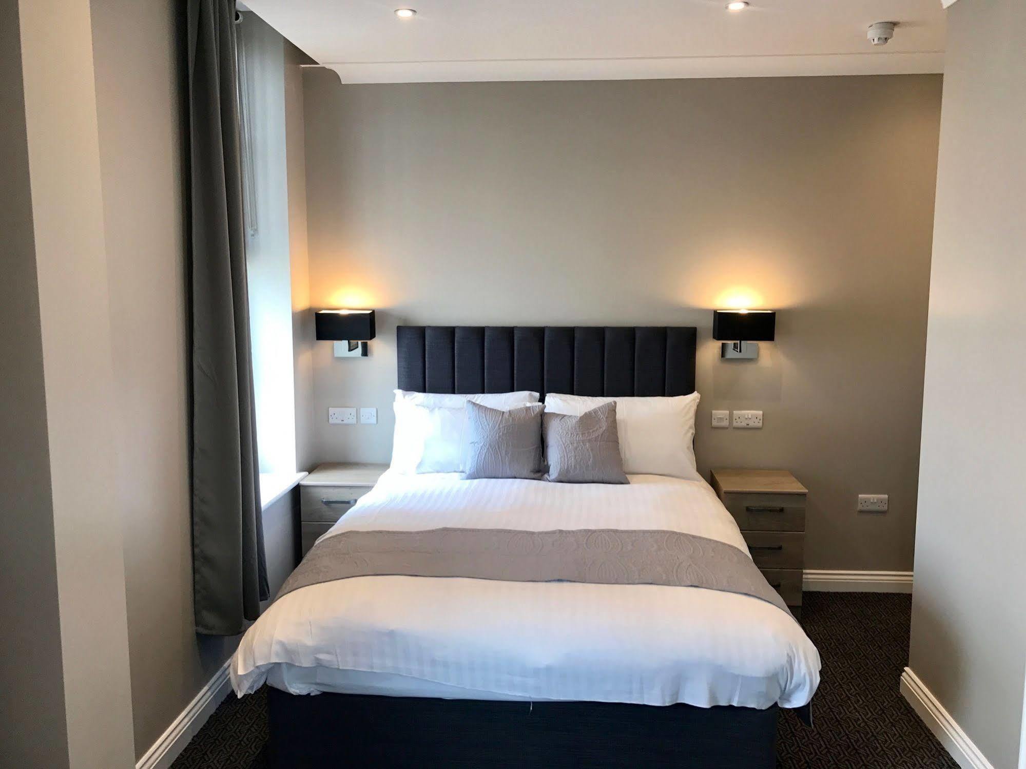 The Raven Hotel Corby Exteriér fotografie